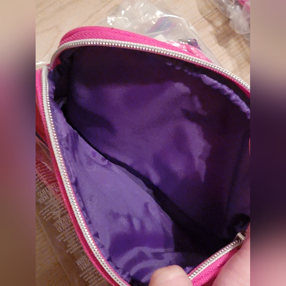 2 embroidered polo makeup bags - Picture 2 of 4